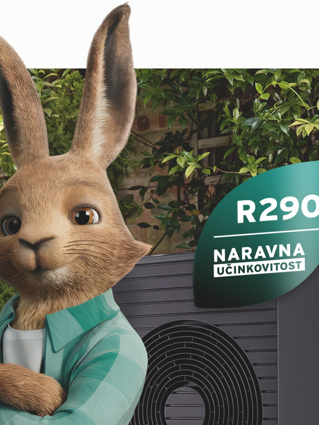 Vaillantov zajec z logotipom naravnega hladilnega sredstva pred toplotno črpalko aroTHERM plus