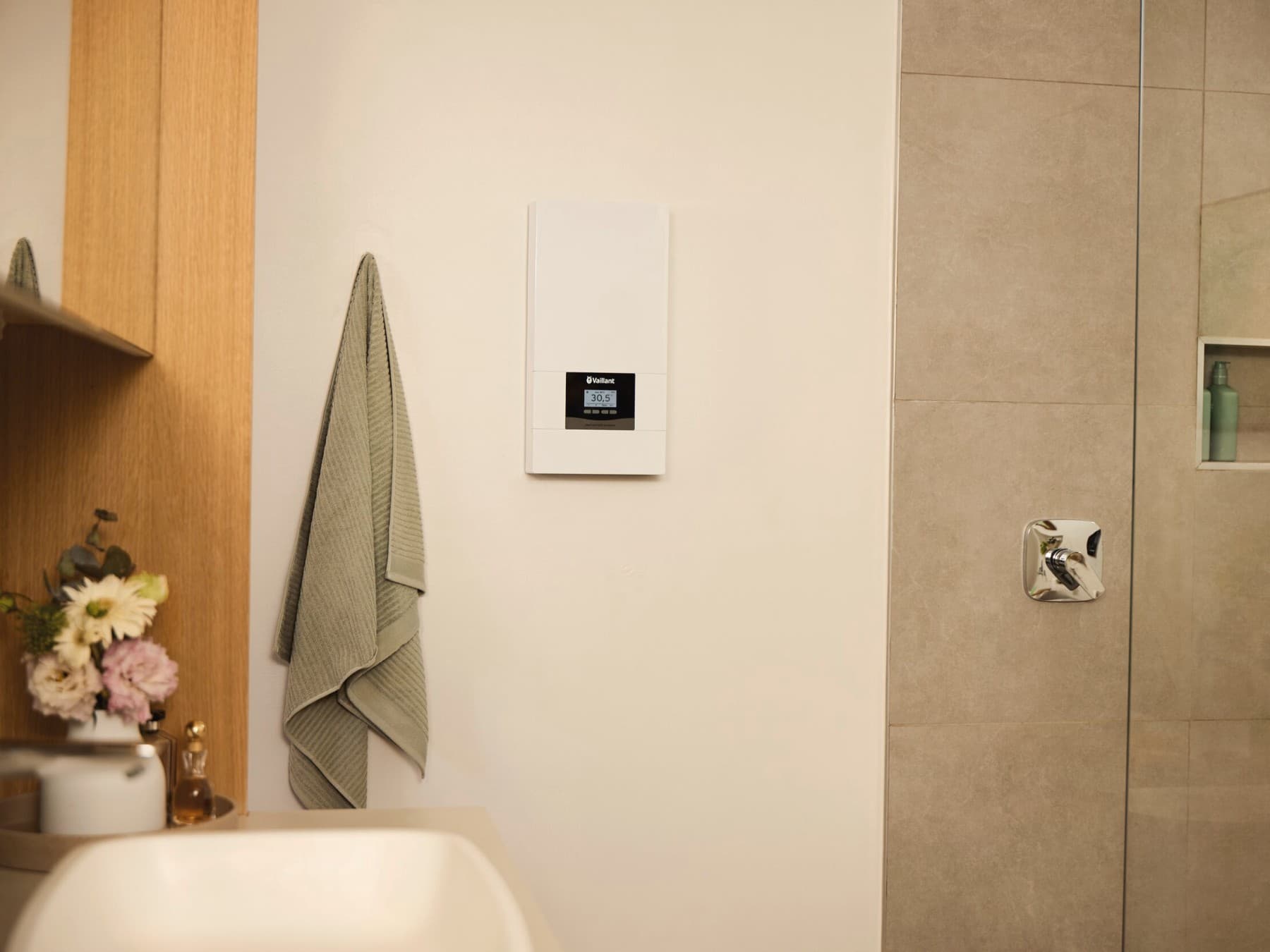 Vaillant elektronski pretočni grelnik vode VED v kopalnici
