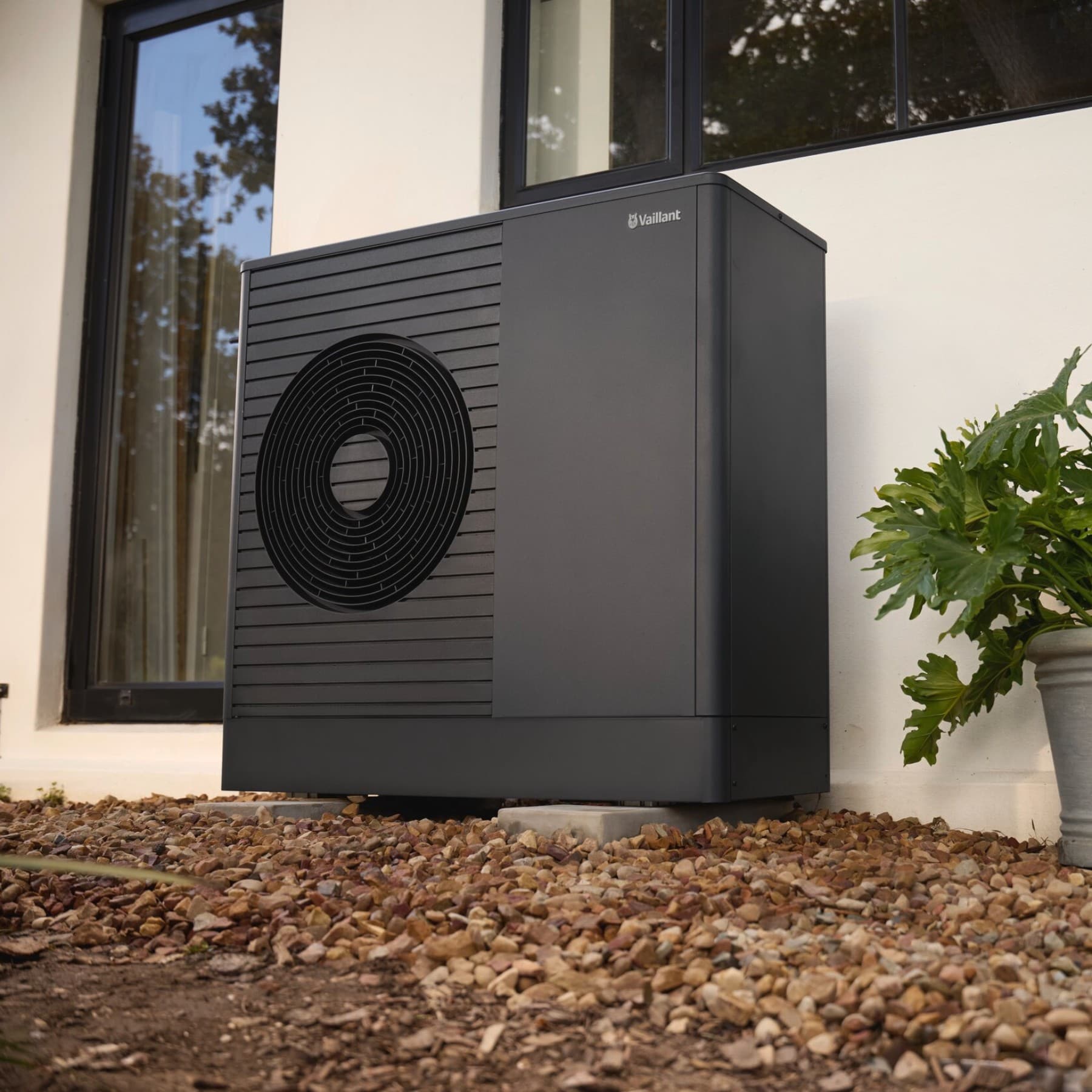 AroTHERM plus blizu vrat