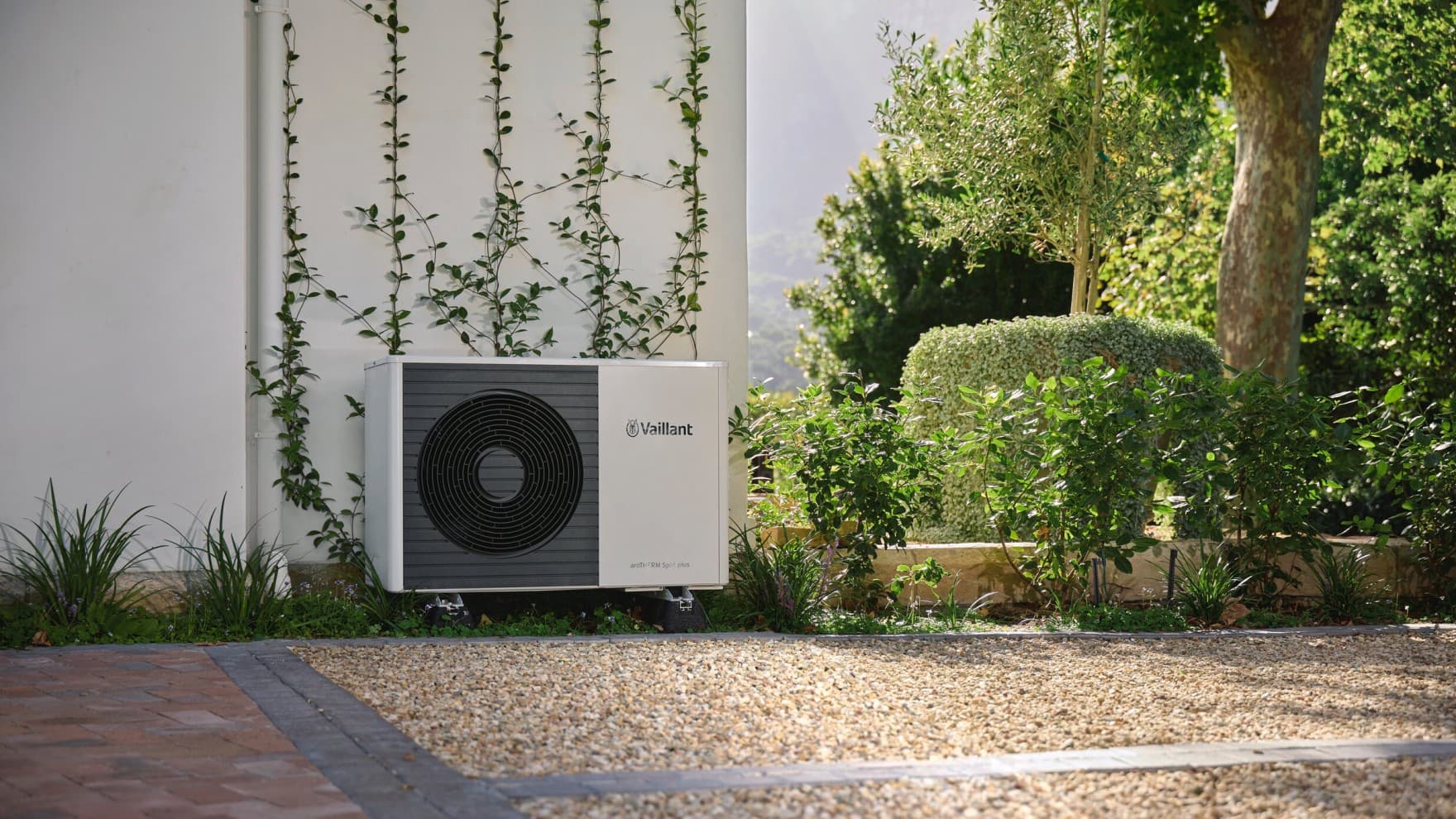 aroTHERM Split plus zunaj hiše